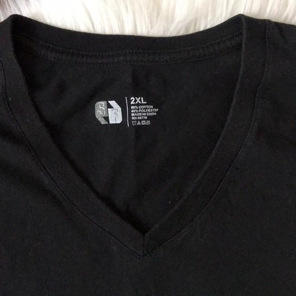 Black V-neck basic tee - Picture 2 of 3